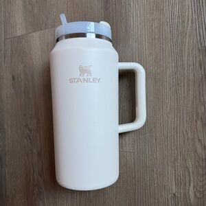 Stanley Cream Tumbler with Handle